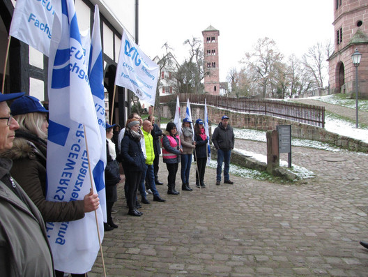 Mahnwache beim Finanzamt Calw