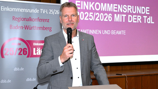 Vorsitzender Kai Rosenberger bei der dbb-Regionaltagung