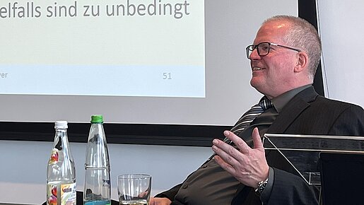 Dozent Herr Matthias Schütte Dozent Herr Matthias Schütte